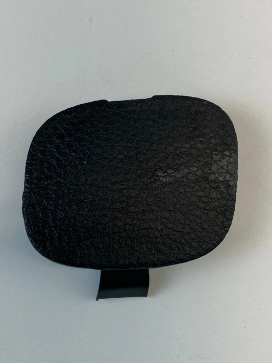2007-2012 NISSAN VERSA REAR LEFT TAILLIGHT LAMP ACCESS COVER 84923-EL00A OEM