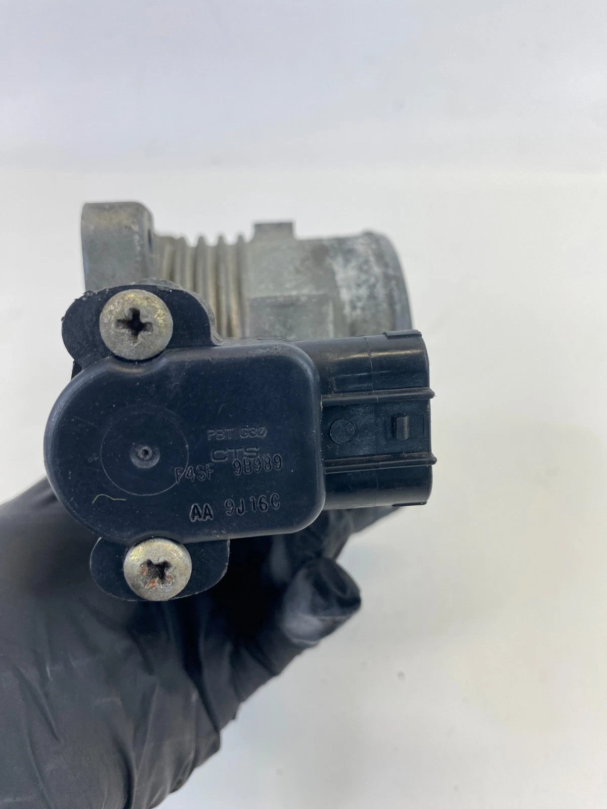 1998-2004 LINCOLN TOWN CAR THROTTLE BODY VALVE ASSEMBLY F4SF-9B989