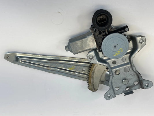 03-08 TOYOTA COROLLA REAR RIGHT DOOR WINDOW REGULATOR W/ MOTOR 85720-12300 OEM