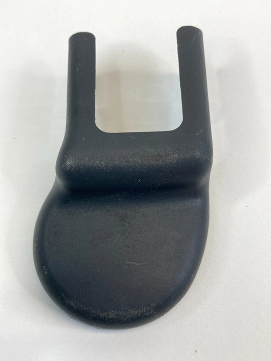 2011-2016 HYUNDAI ELANTRA FRONT LEFT SIDE OUTER TRACK END COVER TRIM CAP OEM