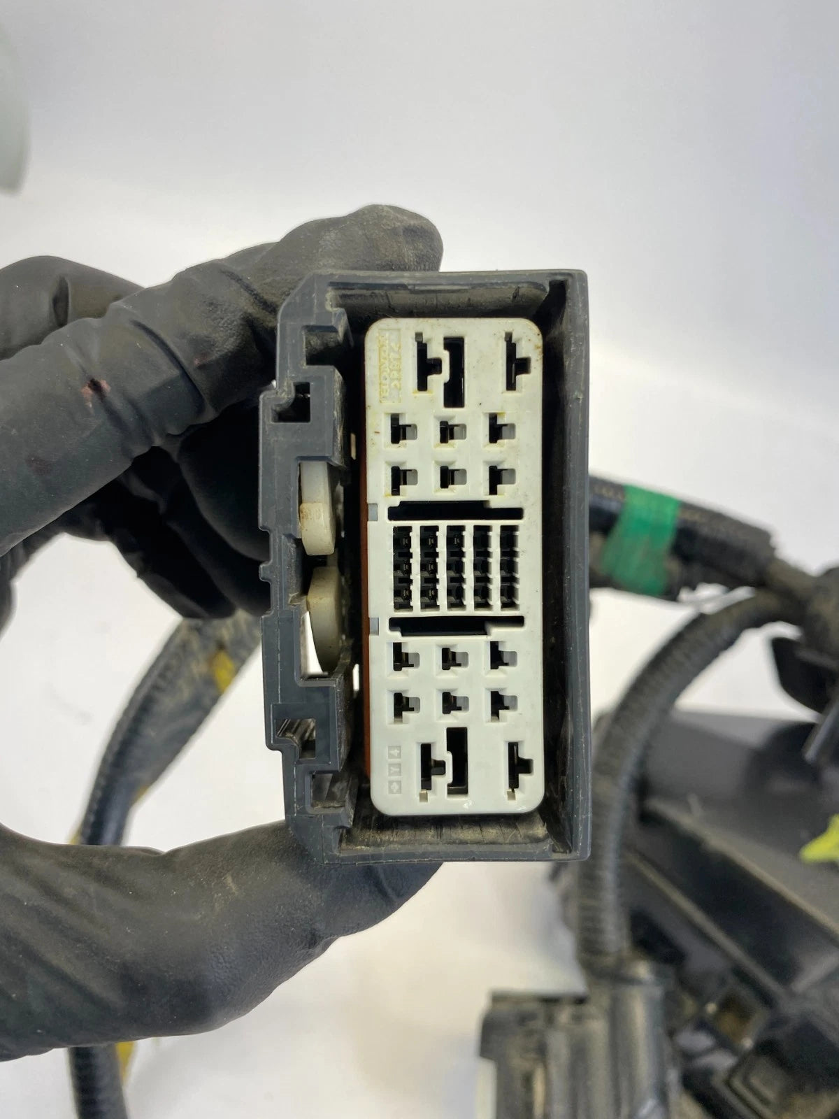 2007-2011 HONDA CR-V 2.4L ENGINE FUSE RELAY BOX COMPARTMENT SWA-0130 OEM