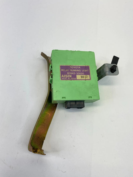 1998-2005 LEXUS GS300 RELAY RUNNING LIGHT CONTROL MODULE UNIT 82642-33020 OEM