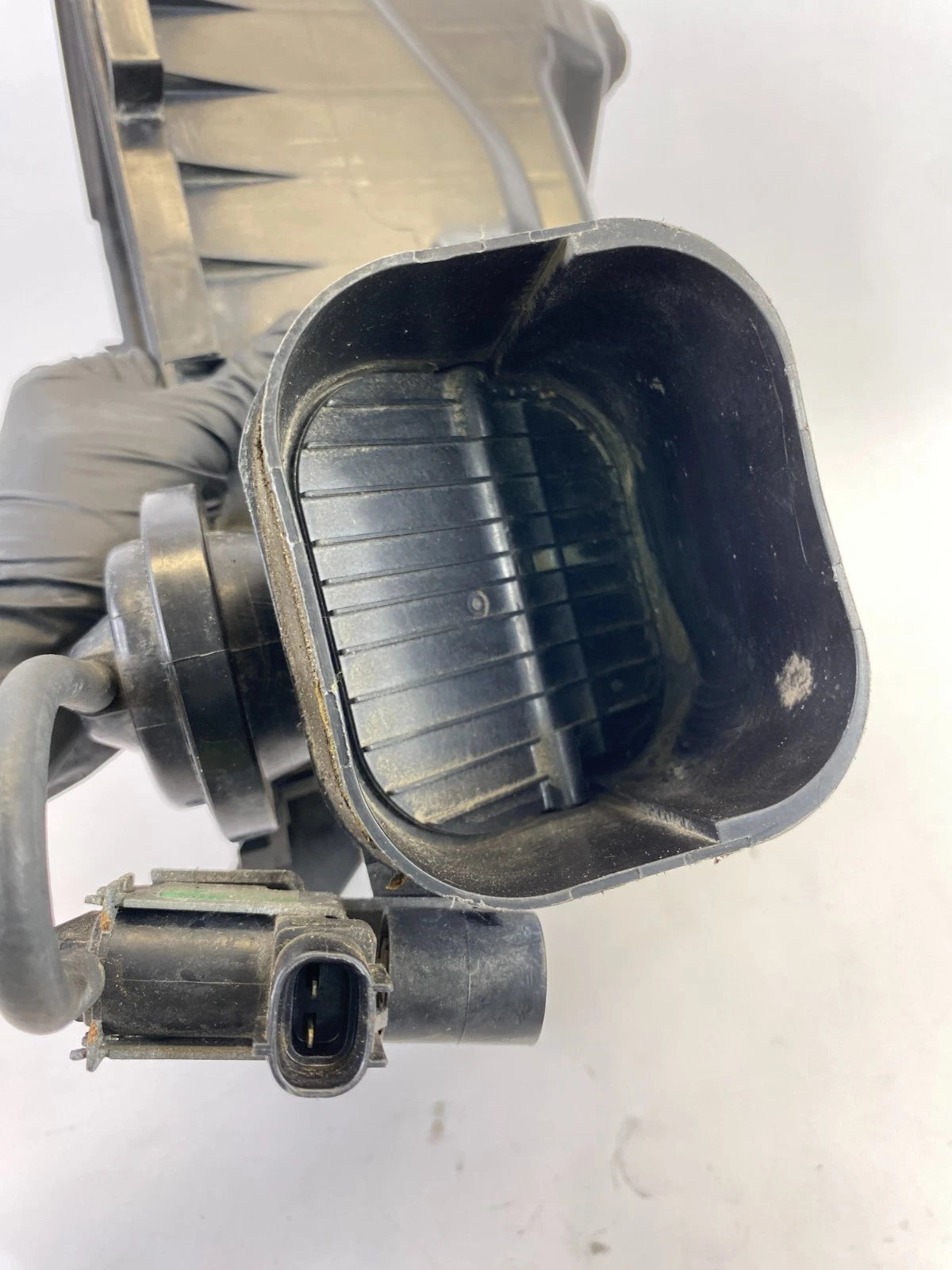 2007-2009 LEXUS RX350 3.5L V6 AIR INTAKE CLEANER LOWER BOX HOUSING 17701-0A100