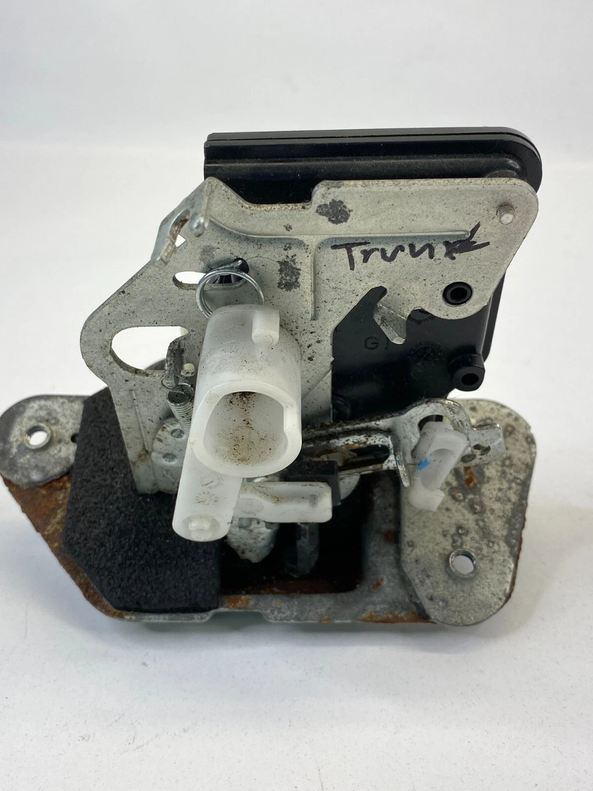 2009 2010 DODGE JOURNEY REAR TRUNK LIFTGATE LOCK LATCH ACTUATOR RELEASE OEM