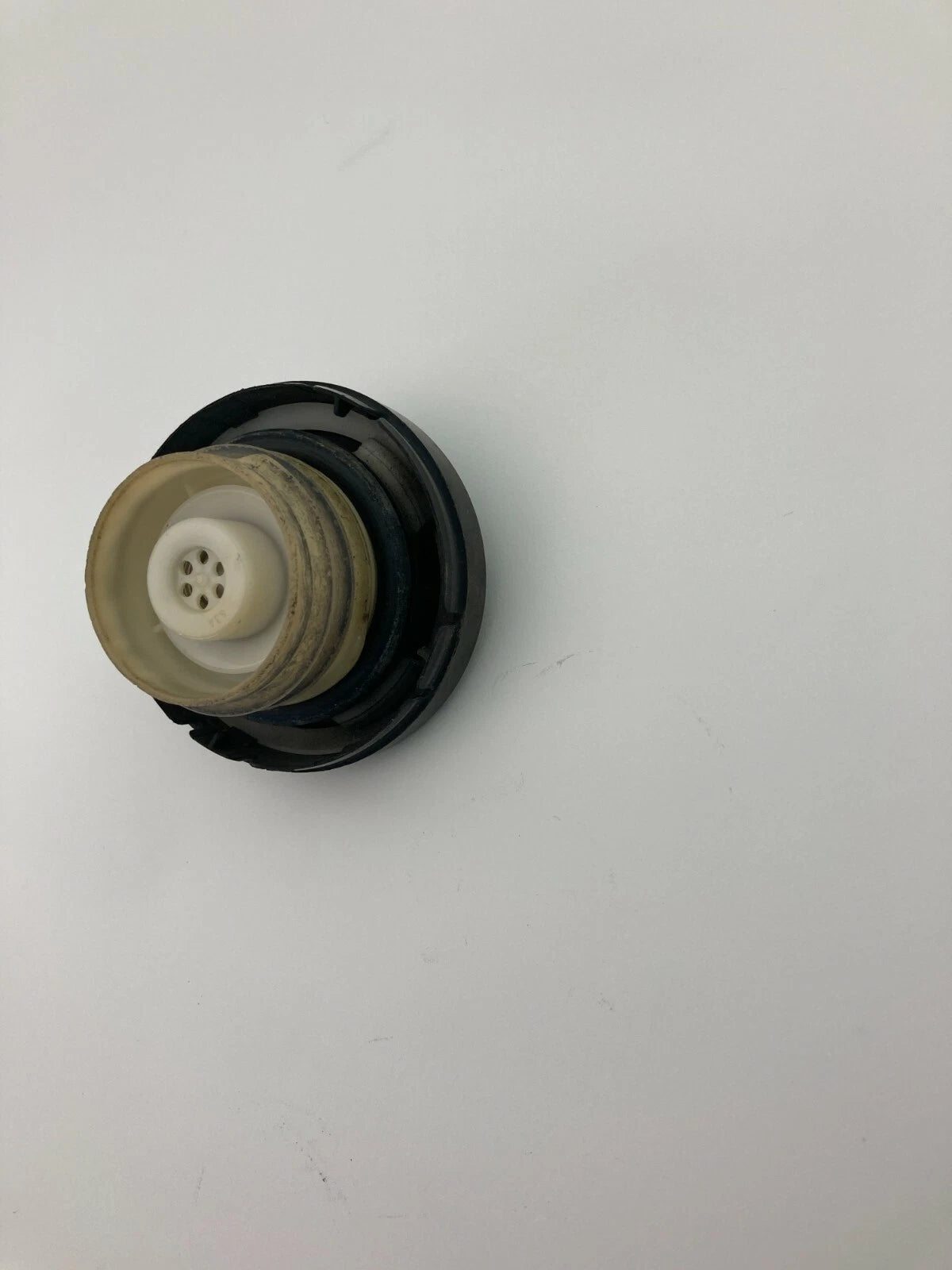 1998 1999 2000 2001 LEXUS GS300 FUEL FILLER GAS TANK CAP COVER OEM