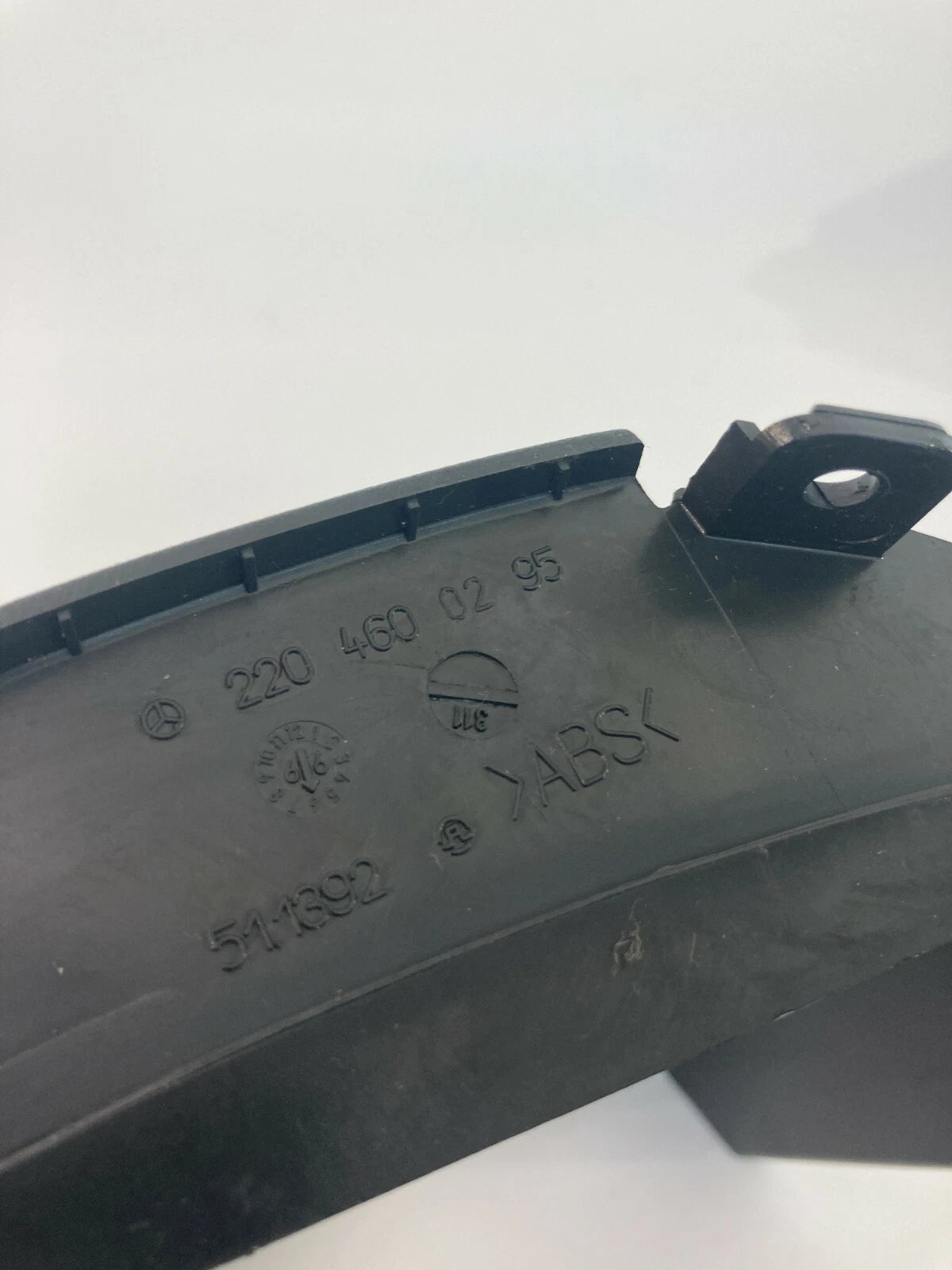 2000-2006 MERCEDES-BENZ S 500 STEERING COLUMN LOWER COVER TRIM 220-460-02-95 OEM