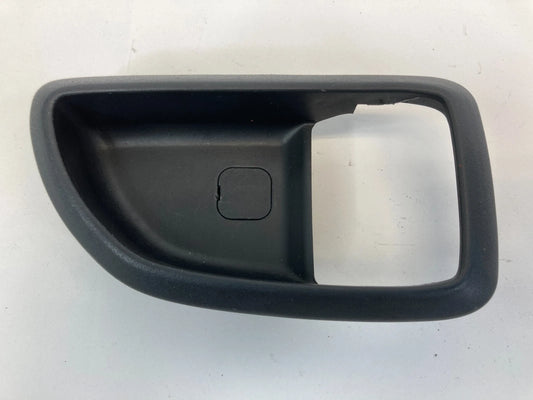 10-13 KIA SOUL FRONT RIGHT SIDE INNER DOOR HANDLE COVER BEZEL TRIM 82611-2K100
