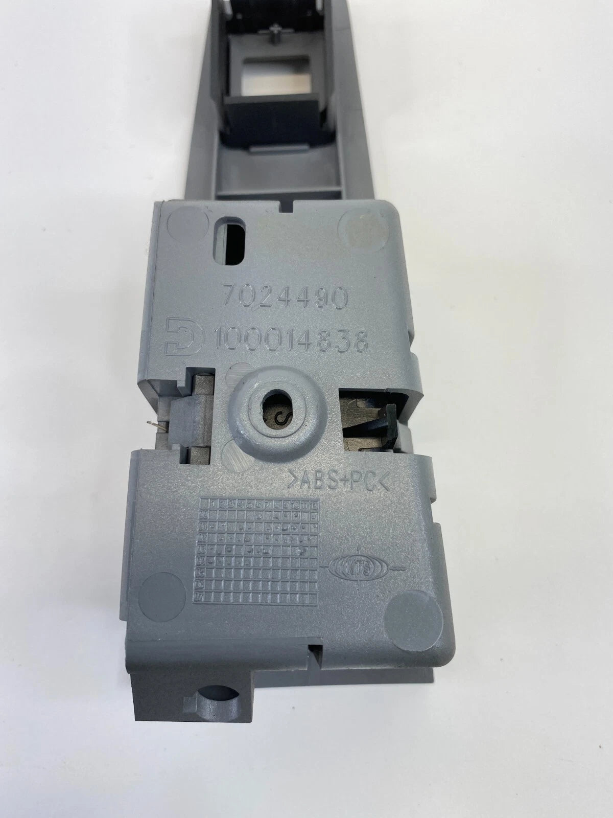 02-05 BMW 745I 745LI REAR RIGHT SIDE WINDOW SWITCH COVER TRIM BEZEL 100014838