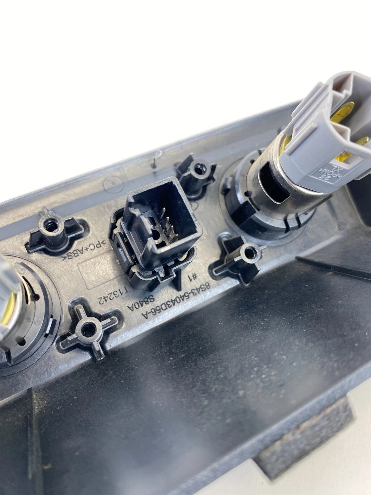 2008-2011 FORD FOCUS CENTER DASH DUAL POWER OUTLET 12V JACK PORT 8S43-54043D56-A