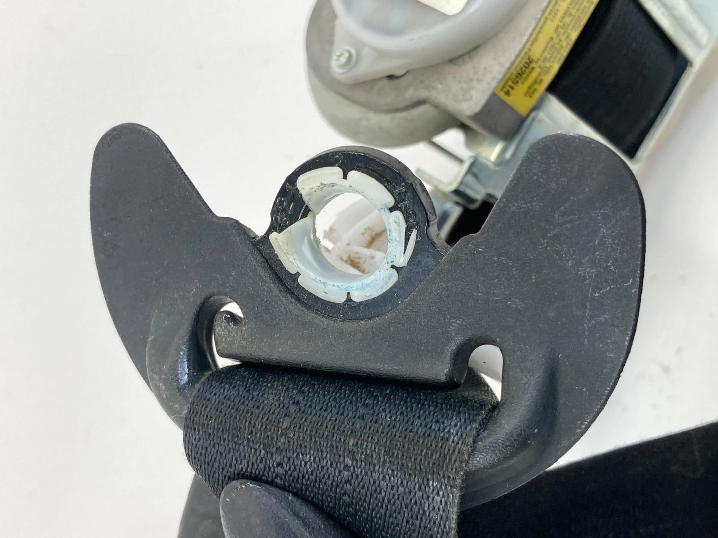 2011-2013 DODGE DURANGO FRONT RIGHT PASSENGER SIDE SEAT BELT RETRACTOR ASSY OEM