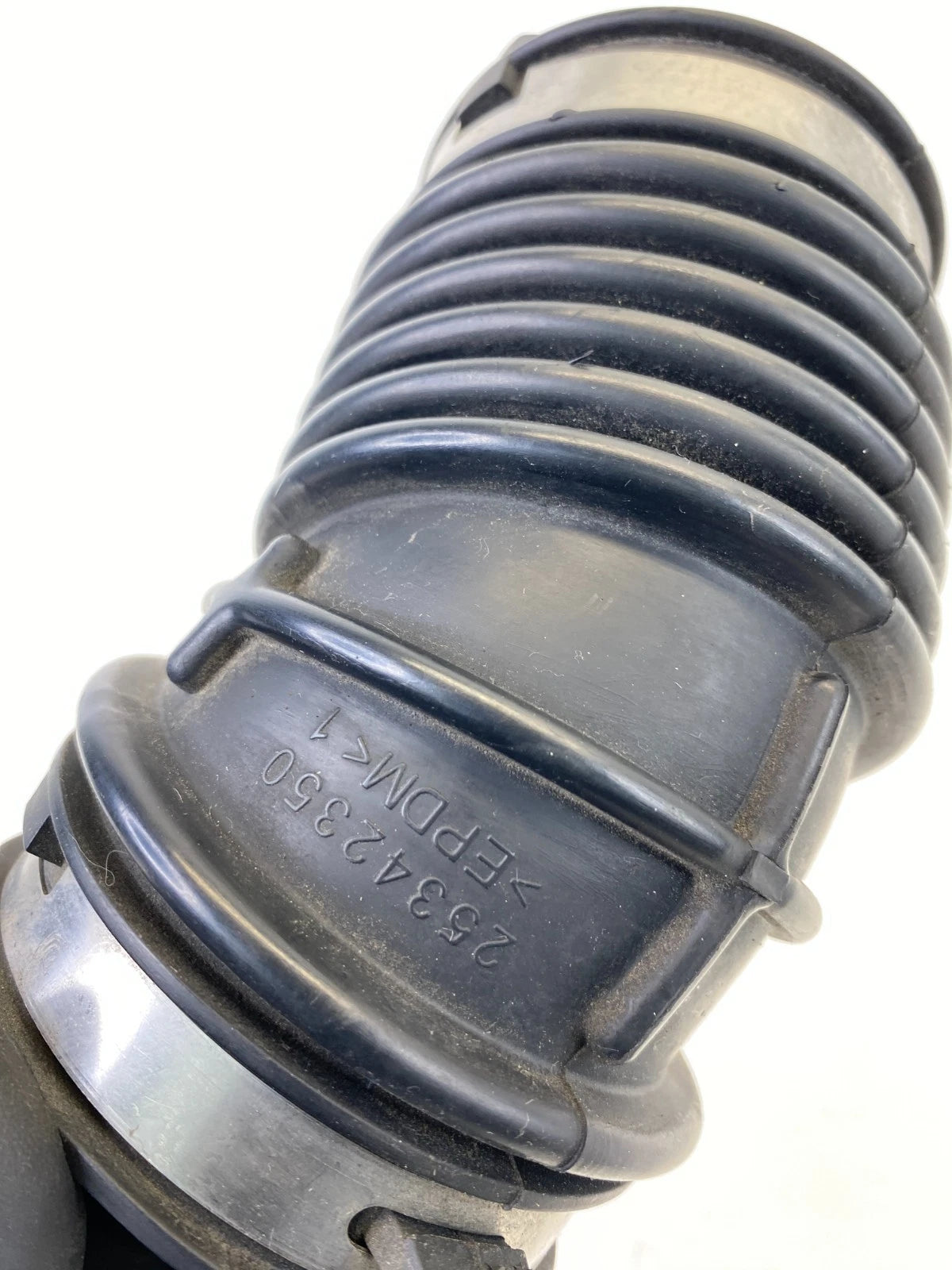 2008-2012 CHEVROLET MALIBU AIR INTAKE CLEANER FLOW HOSE OEM FACTORY 25342350