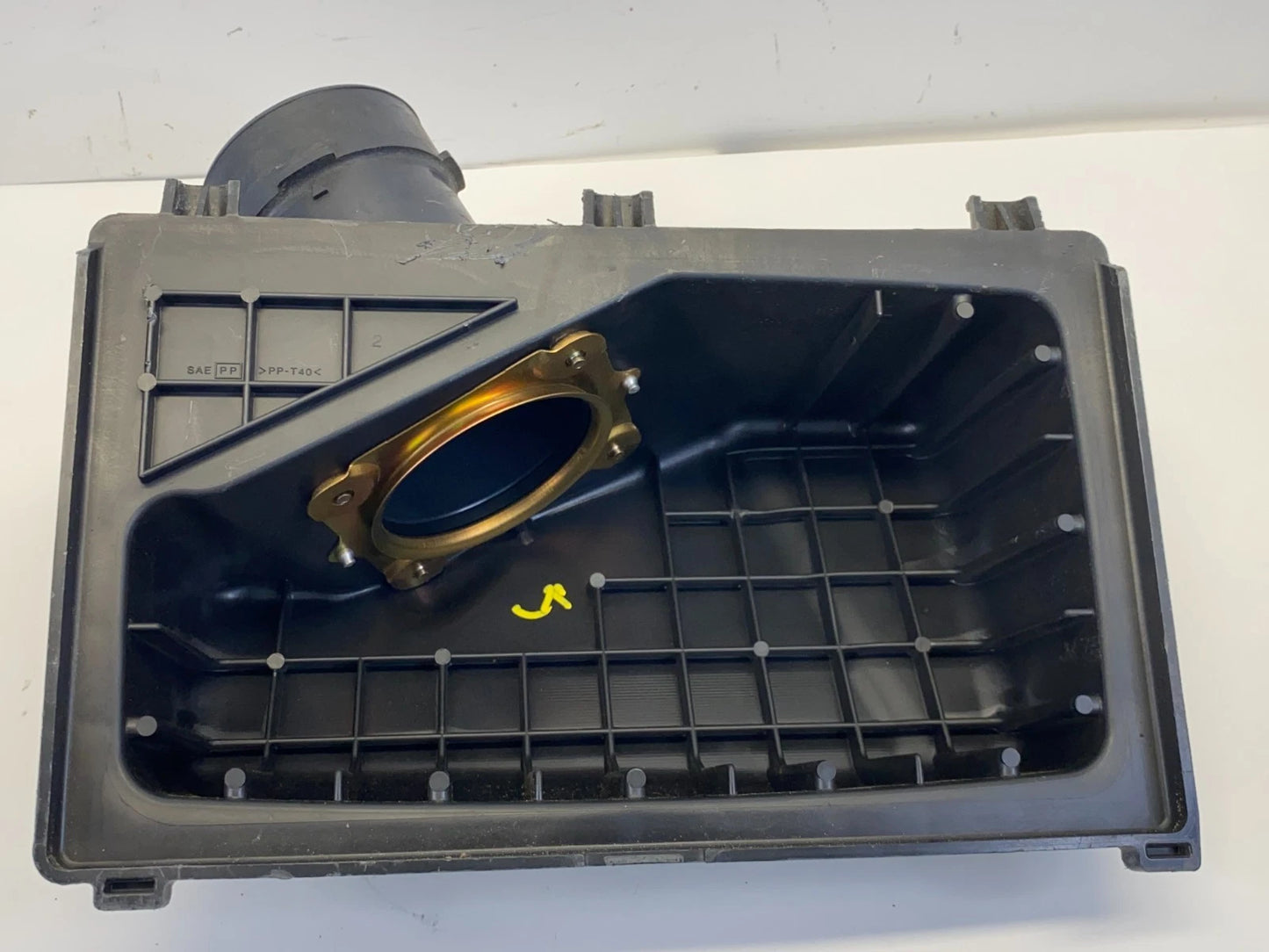 2002-2006 NISSAN ALTIMA 2.5L AIR INTAKE CLEANER BOX UPPER COVER LID W/ HOSE MAF