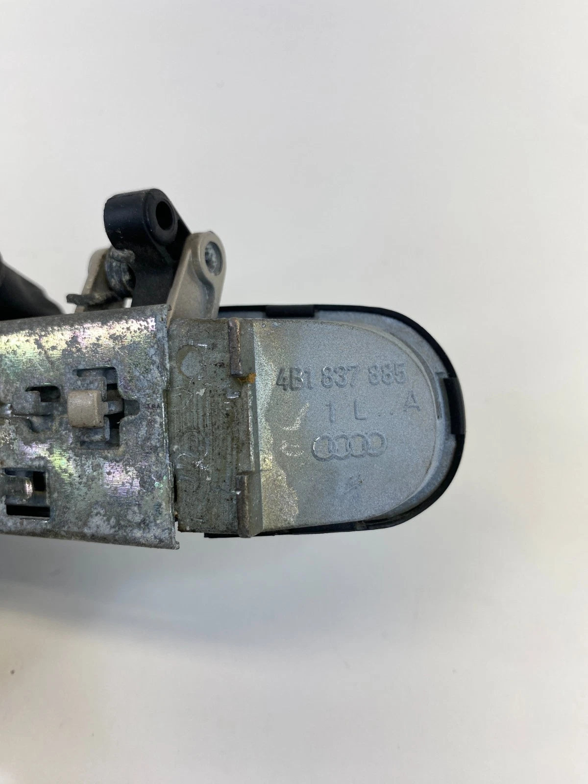 1998-2004 AUDI A6 QUATTRO REAR LEFT BACK SIDE EXTERIOR DOOR HANDLE 4B1837885 OEM