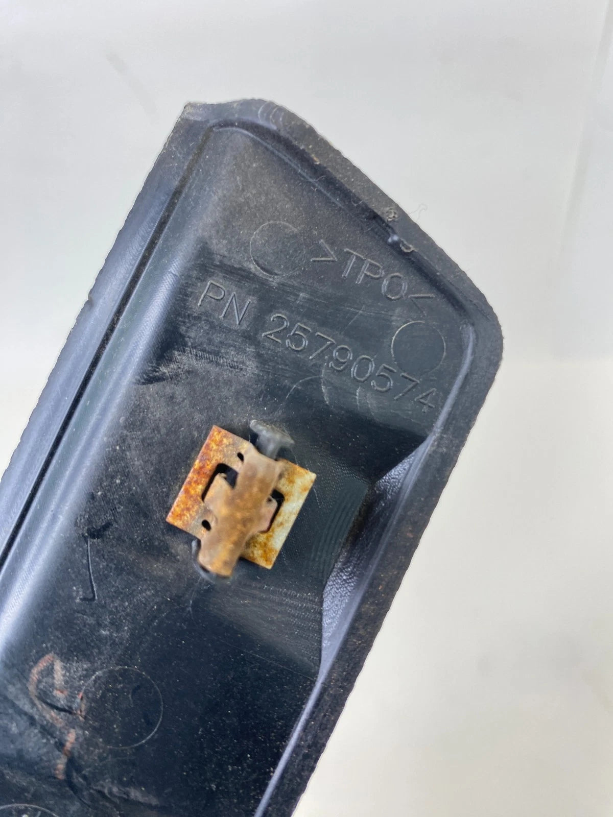 2010-2017 GMC TERRAIN REAR LEFT & RIGHT DOOR SILL SCUFF PLATE COVER 25790574