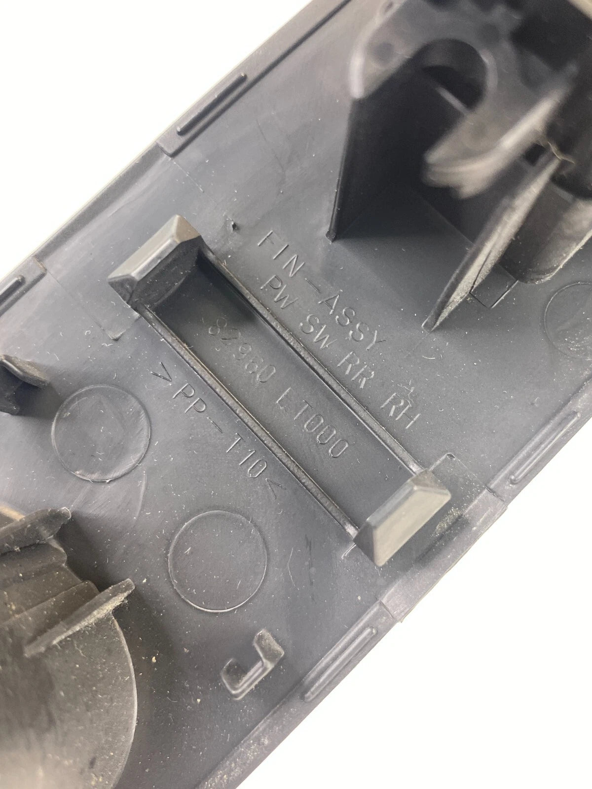 2007-2012 NISSAN SENTRA RR RIGHT DOOR SIDE WINDOW CONTROL SWITCH OEM 82960-ET000