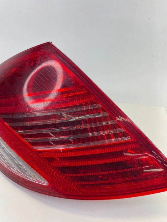 07-10 MERCEDES-BENZ CL550 CL600 CL65 RR LEFT TAILLIGHT TAIL LAMP OEM 216-820-096