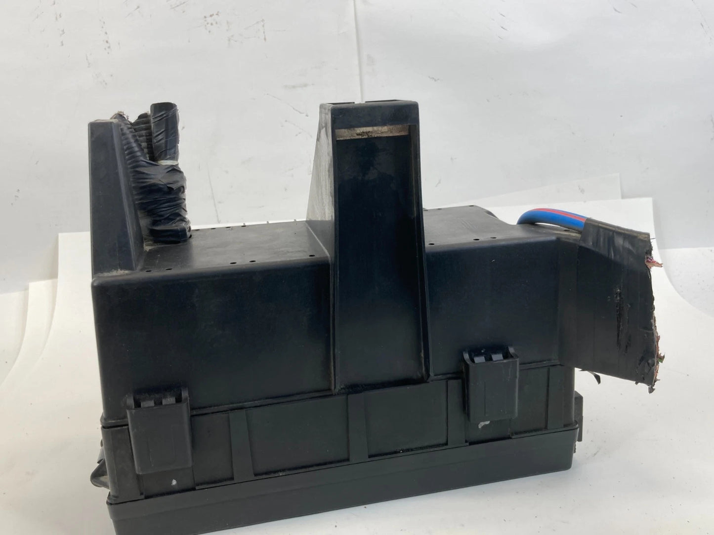 2011-2015 FORD EXPLORER INTERCEPTOR ENGINE FUSE RELAY BOX COMPARTMENT W/ COVERS