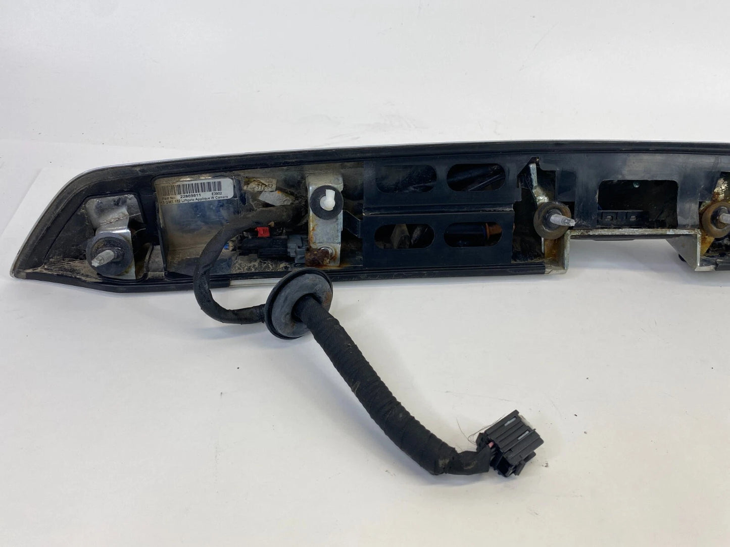 10-15 CHEVROLET EQUINOX LIFTGATE DECK LID APPLIQUE MOLDING W/ CAMERA 22869811