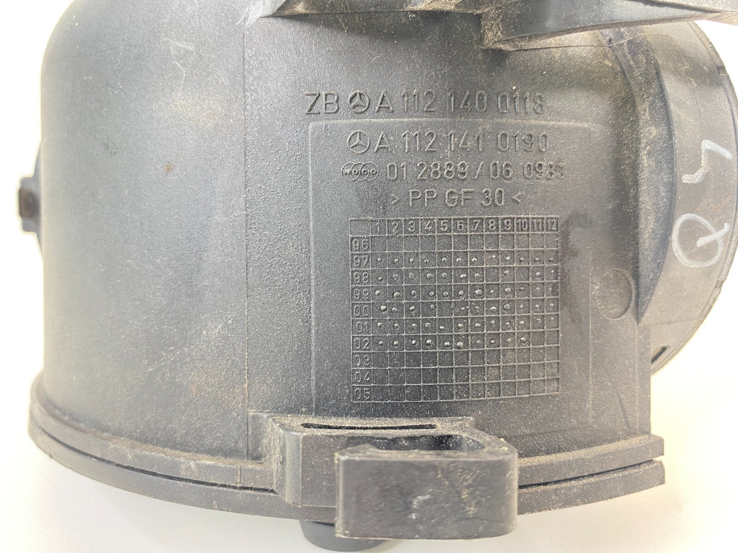 1994-2005 Mercedes E320 3.2L 98-05 CLK320 Mass Air Flow Tube Elbow Duct Housing