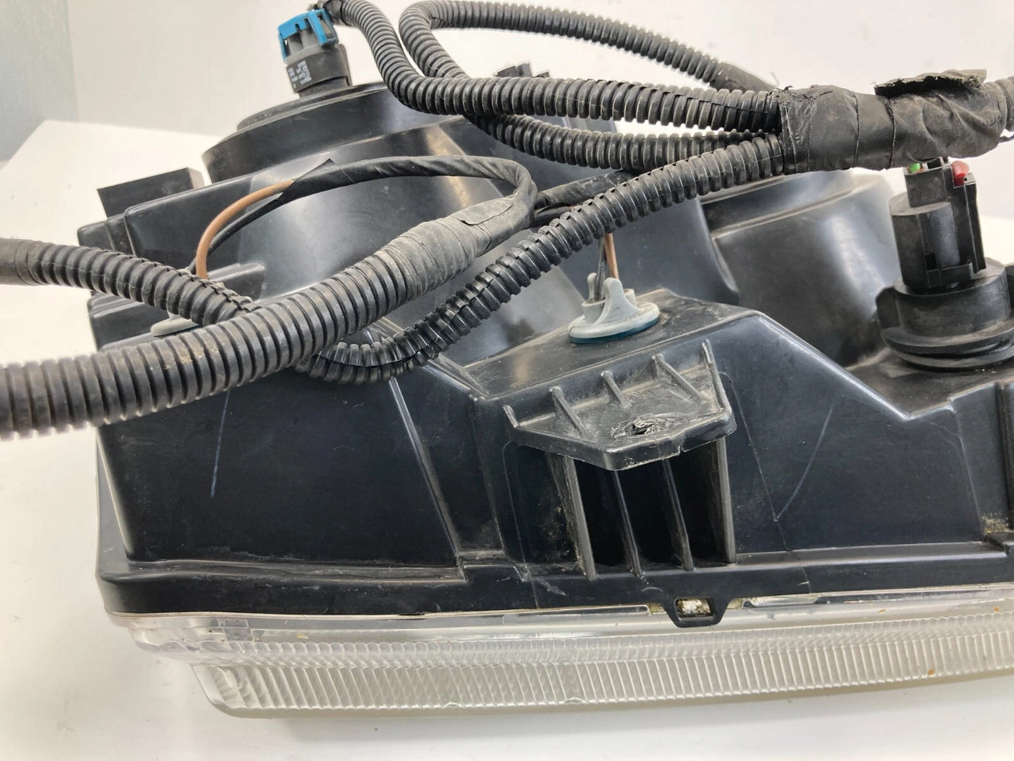 2005-2010 CHRYSLER 300 LEFT DRIVER SIDE HEADLIGHT HEADLAMP HALOGEN AFTER MARKET