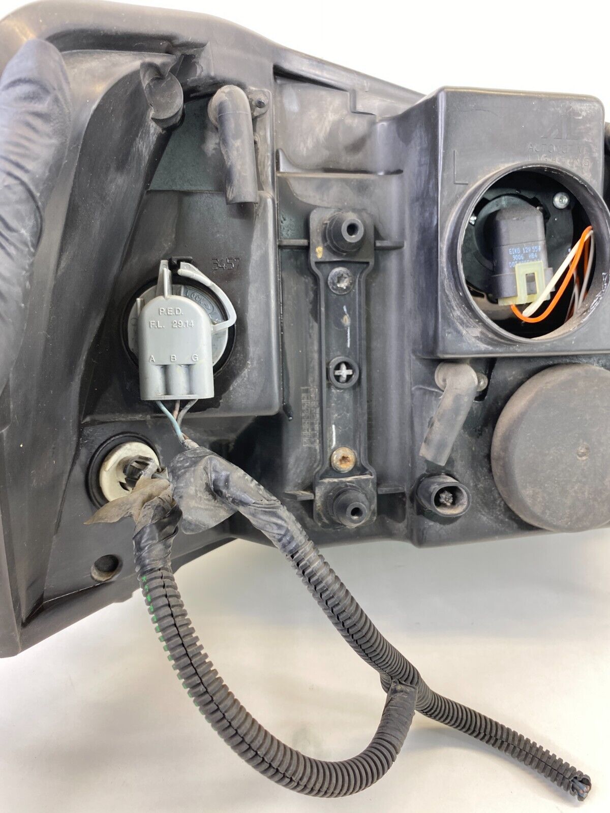 02 03 04 05 06 07 08 09 GMC Envoy Left Driver Side Headlight Headlamp OEM