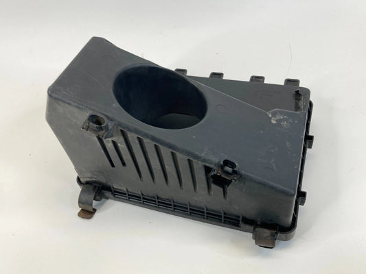 2004-2005 PONTIAC GRAND PRIX 3.8L V6 FRONT AIR INTAKE CLEANER BOX OEM 10389505