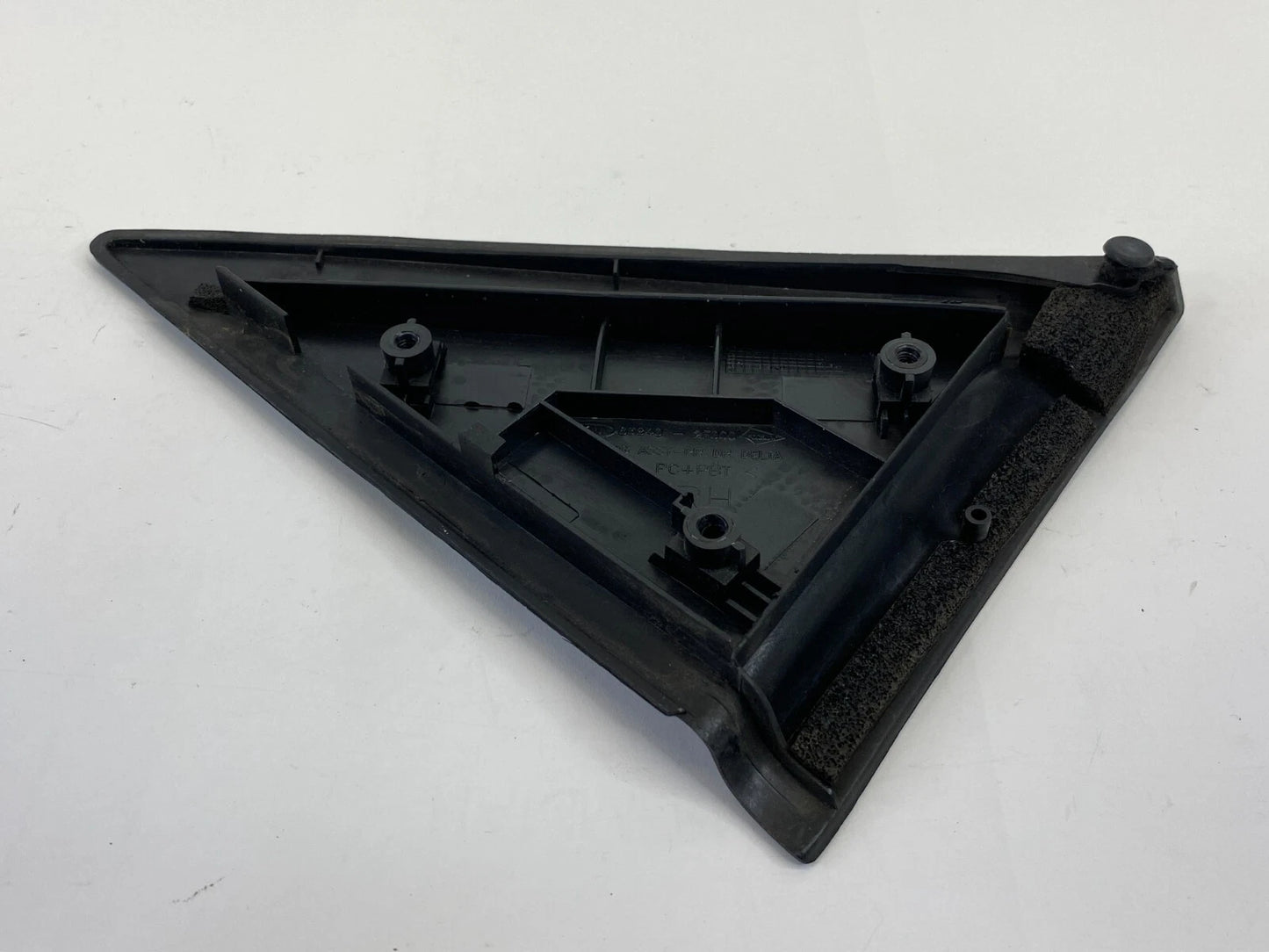 04-09 KIA SPECTRA EXTERIOR REAR RIGHT BACK DOOR DELTA MOLDING COVER 83840-2F000