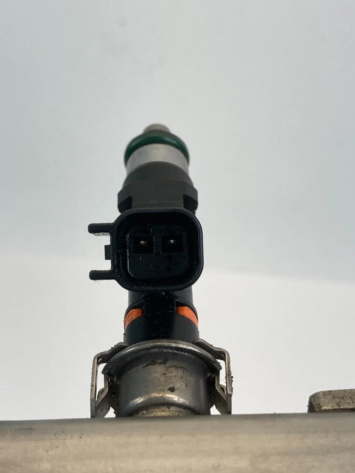 2008-2011 FORD FOCUS 2.0L L4 AUTO TRANS FUEL INJECTION RAIL WITH INJECTORS OEM