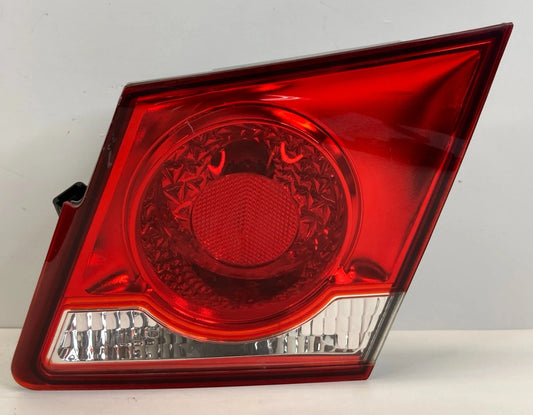 2011-2016 CHEVROLET CRUZE REAR RIGHT INNER TAILLIGHT TAIL LAMP ASSY 3057KLCP OEM