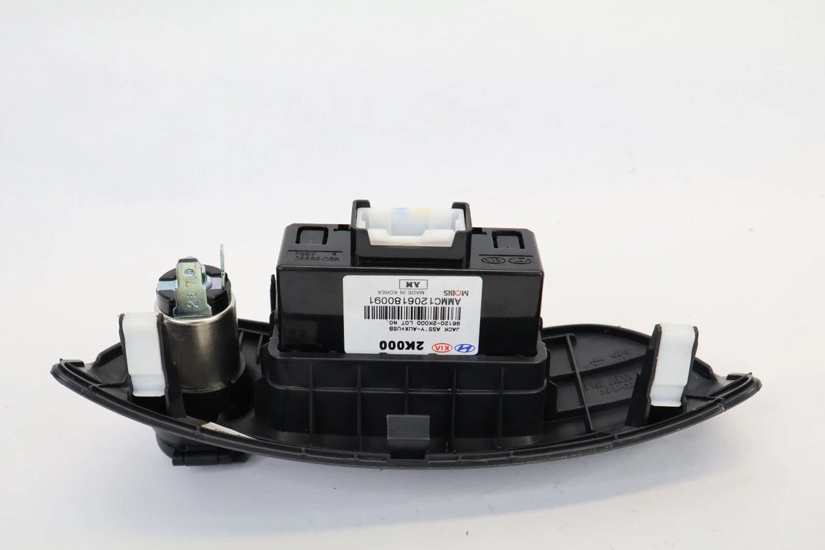 2010-2013 KIA SOUL PORT AUX IPOD USB INPUT POWER SOCKET W/ BEZEL 84746-2K100 OEM