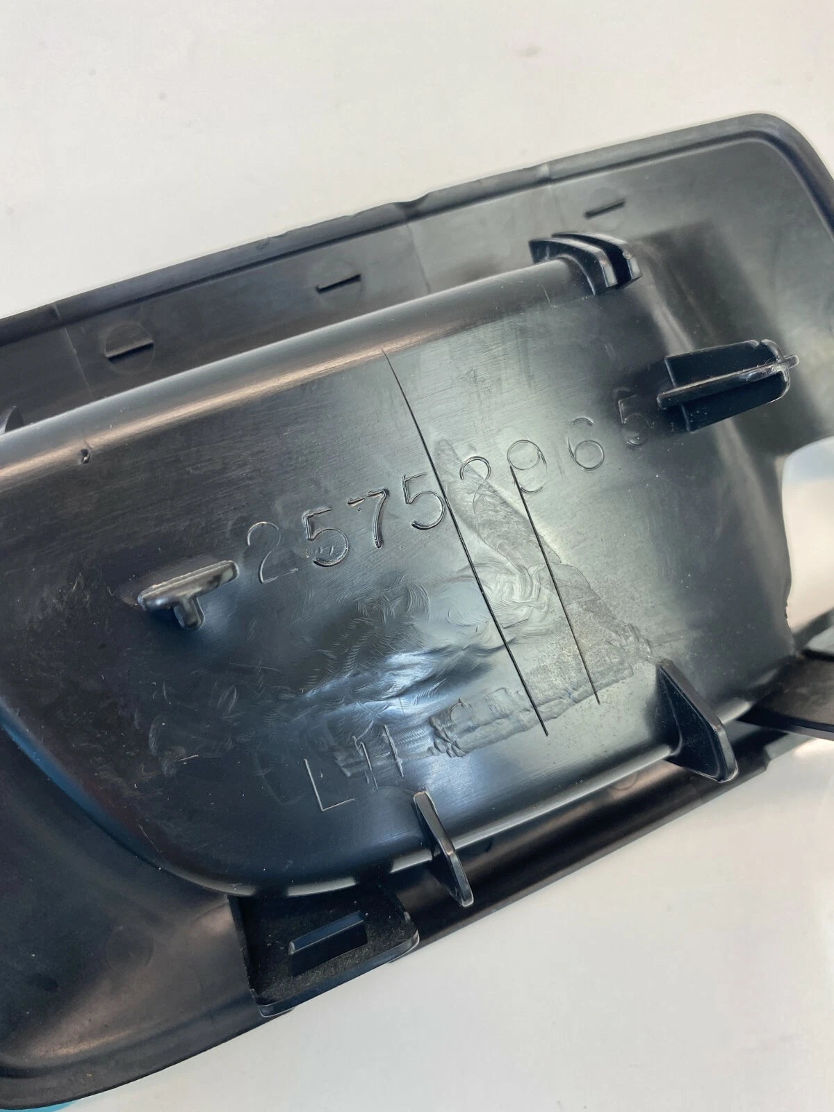 2003-2007 CADILLAC CTS REAR LEFT SIDE INTERIOR DOOR HANDLE BEZEL 25752965 OEM