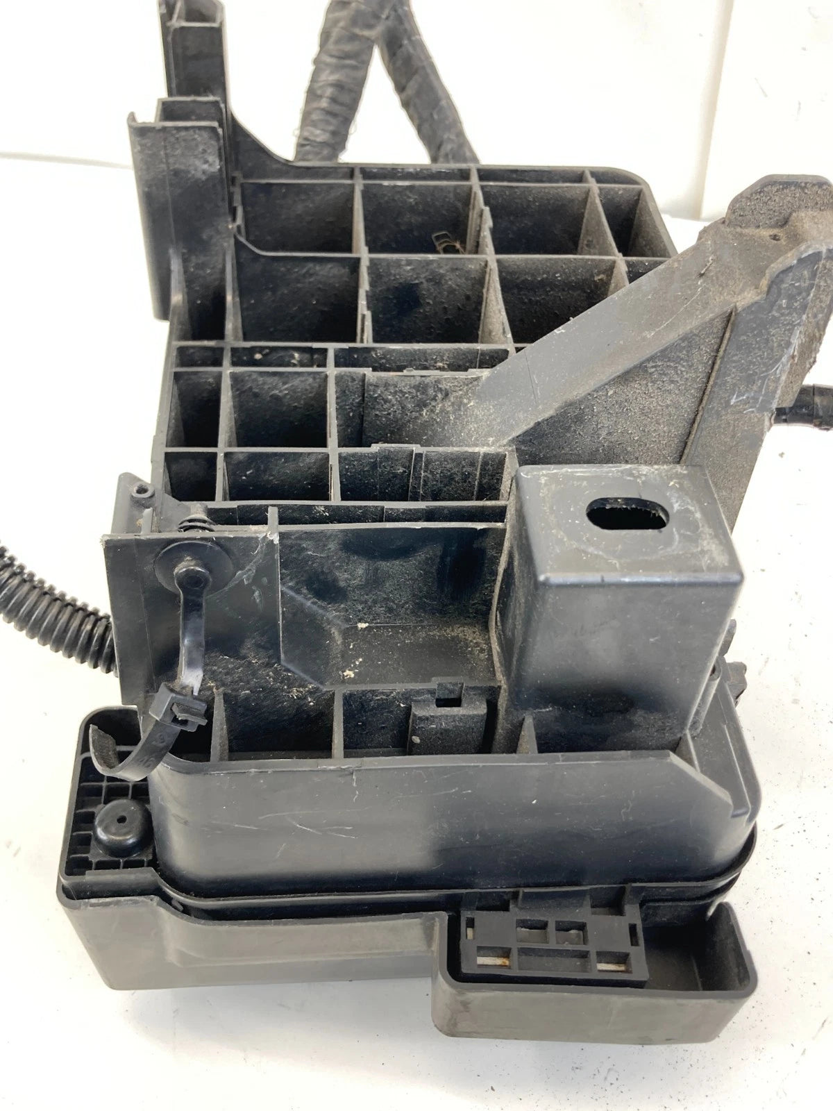 13-16 CHEVROLET EQUINOX 2.4L ENGINE COMPARTMENT FUSE BOX RELAY JUNCTION BLOCK