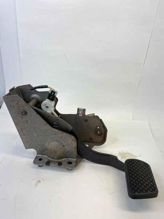 2010-2017 GMC TERRAIN EQUINOX BRAKE FOOT STOP PEDAL ASSEMBLY MOUNT BRACKET OEM