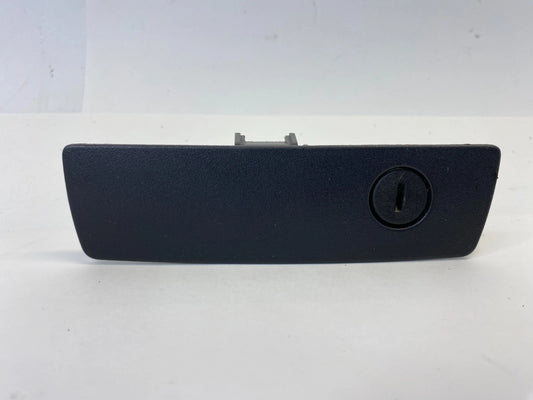 2005-2010 CHRYSLER 300 GLOVE BOX DOOR LOCK LATCH HANDLE ASSEMBLY OEM