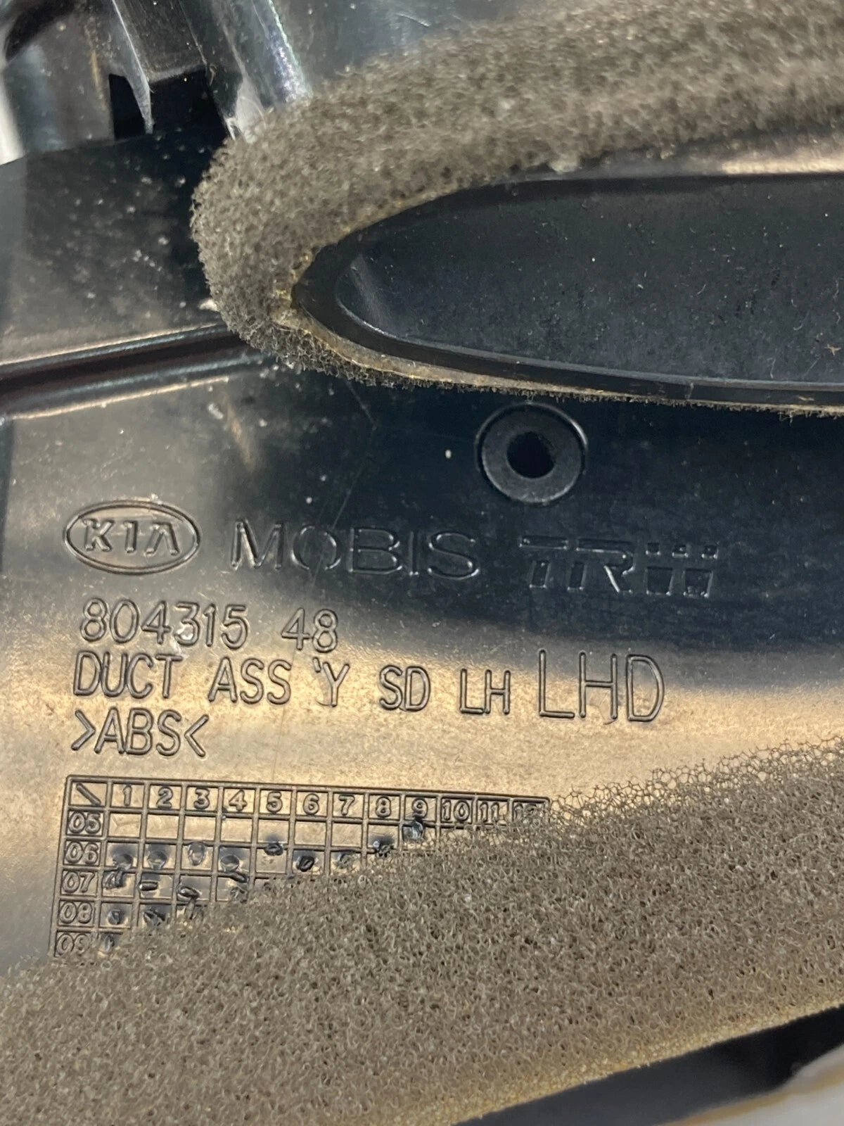 06-10 KIA SEDONA LEFT DRIVER SIDE DASH AC AIR VENT GRILLE TRIM 4D974-50000 OEM