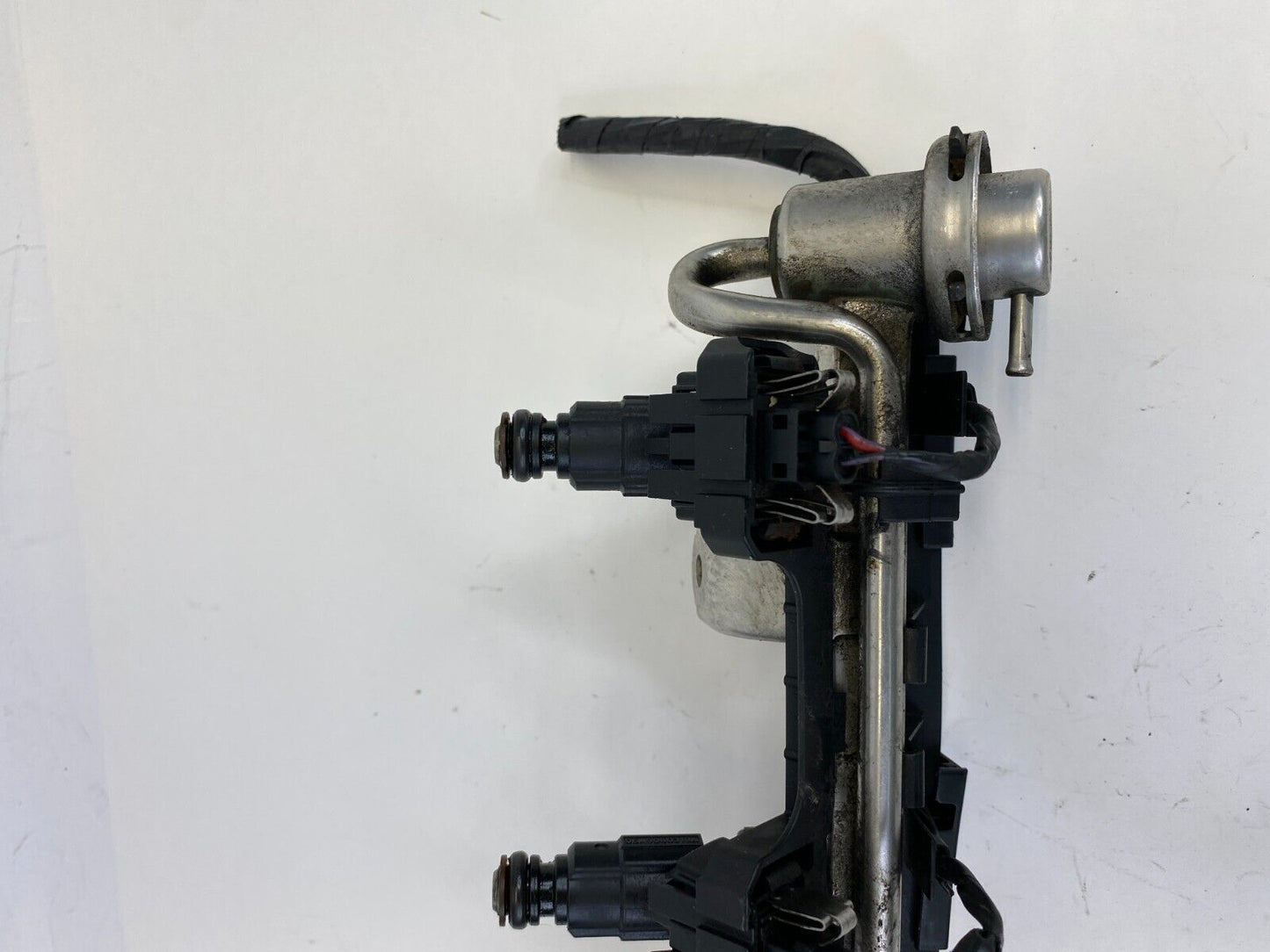 1999-2005 Volkswagen Beetle AT Fuel Injection Rail W/ Injectors 06A-133-681-B