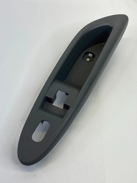 2004-2006 MAZDA MPV FRONT RIGHT WINDOW SWITCH BEZEL TRIM PANEL LE45-68-4L1 OEM