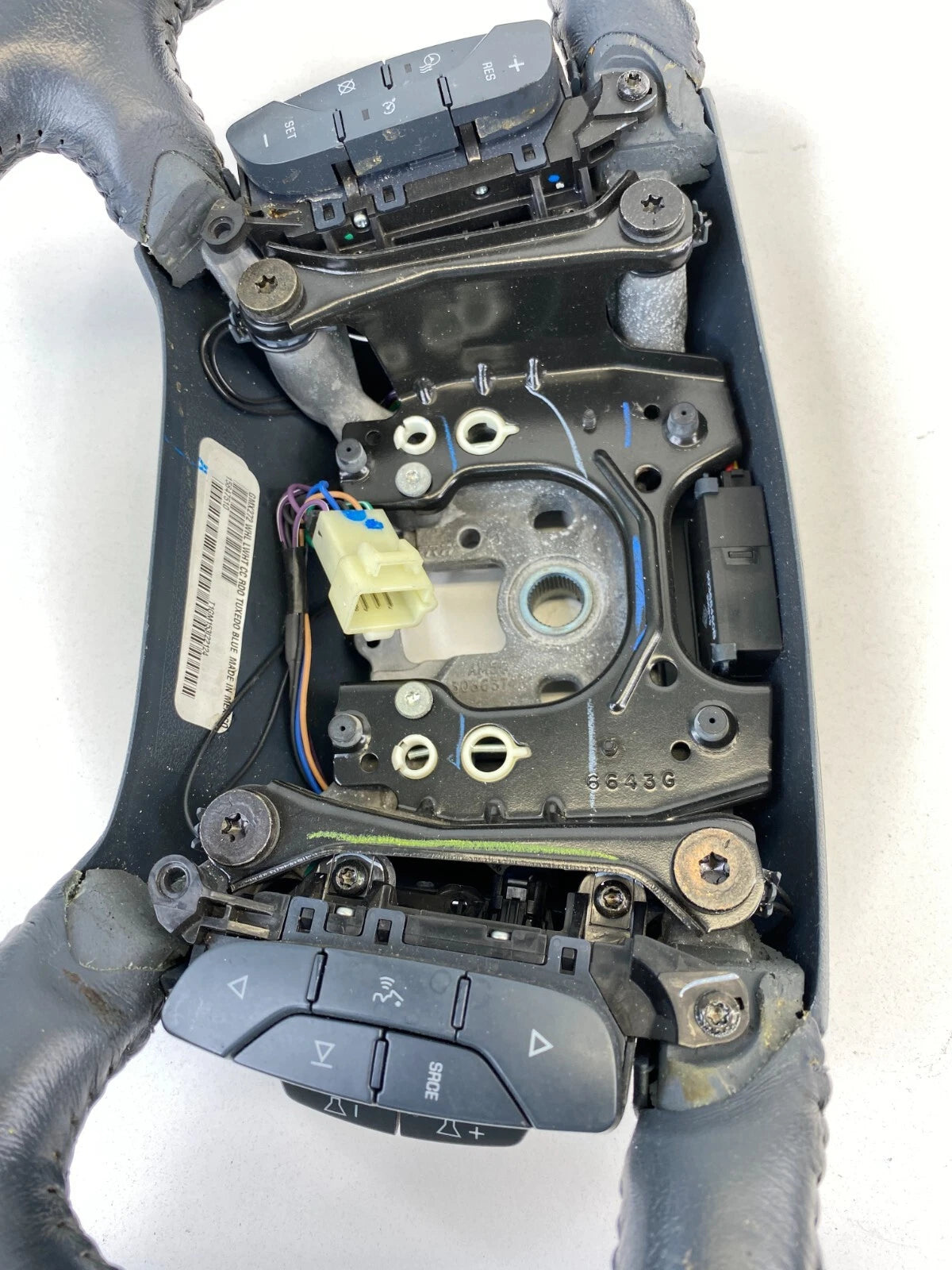 2006-2011 CADILLAC DTS STEERING WHEEL W/ AUDIO & CRUISE CONTROL SWITCHES BLUE