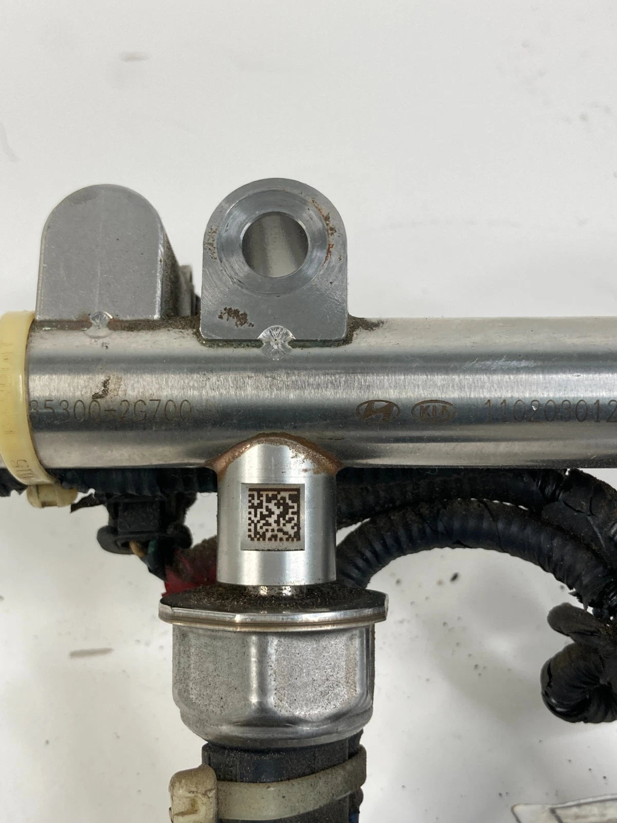 11-14 HYUNDAI SONATA 2.4L AT FUEL INJECTION RAIL LINE ASSEMBLY 35300-2G700 OEM