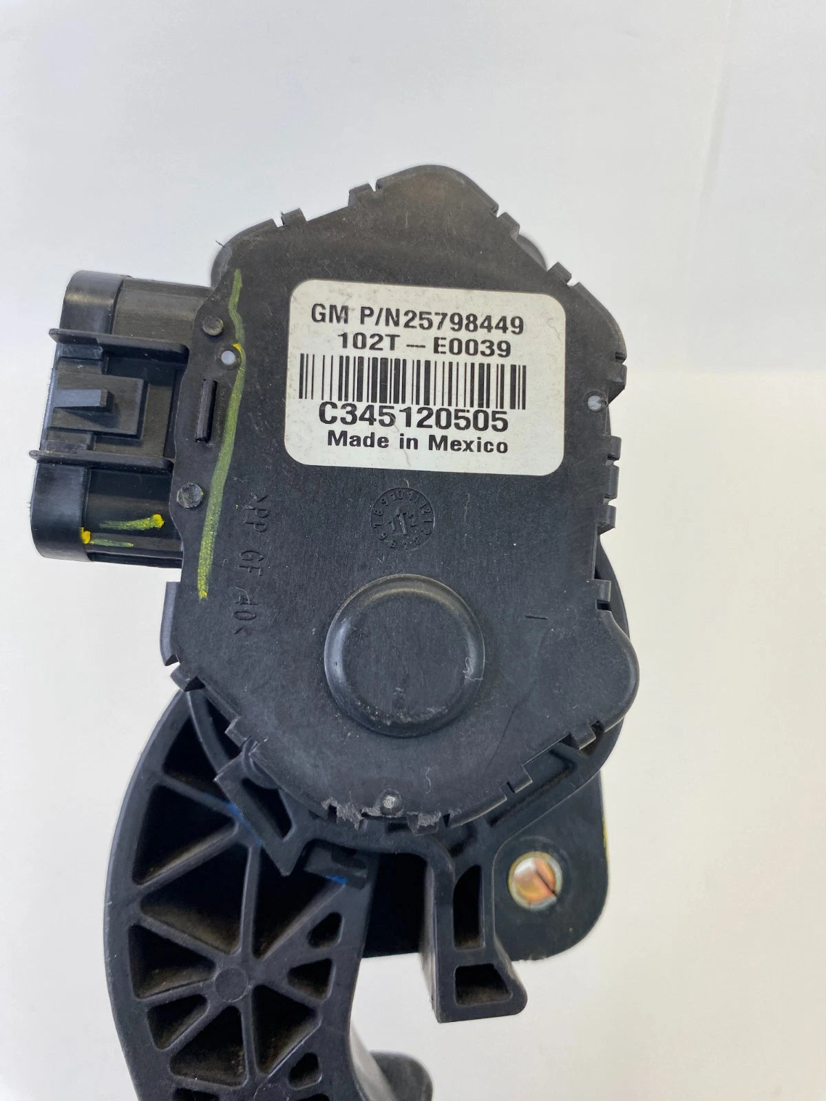 2010-2017 CHEVROLET EQUINOX ACCELERATOR GAS PEDAL ASSEMBLY SENSOR 25798449 OEM