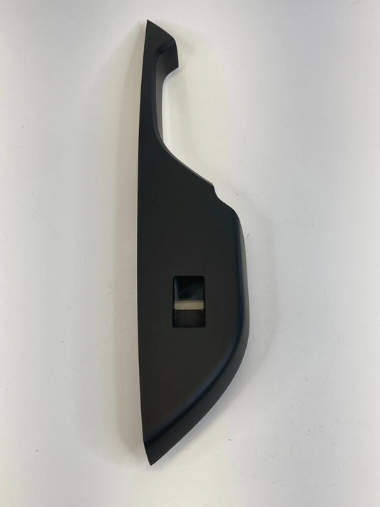 2010 2011 CADILLAC SRX REAR RIGHT SIDE DOOR WINDOW SWITCH BEZEL TRIM 20890663