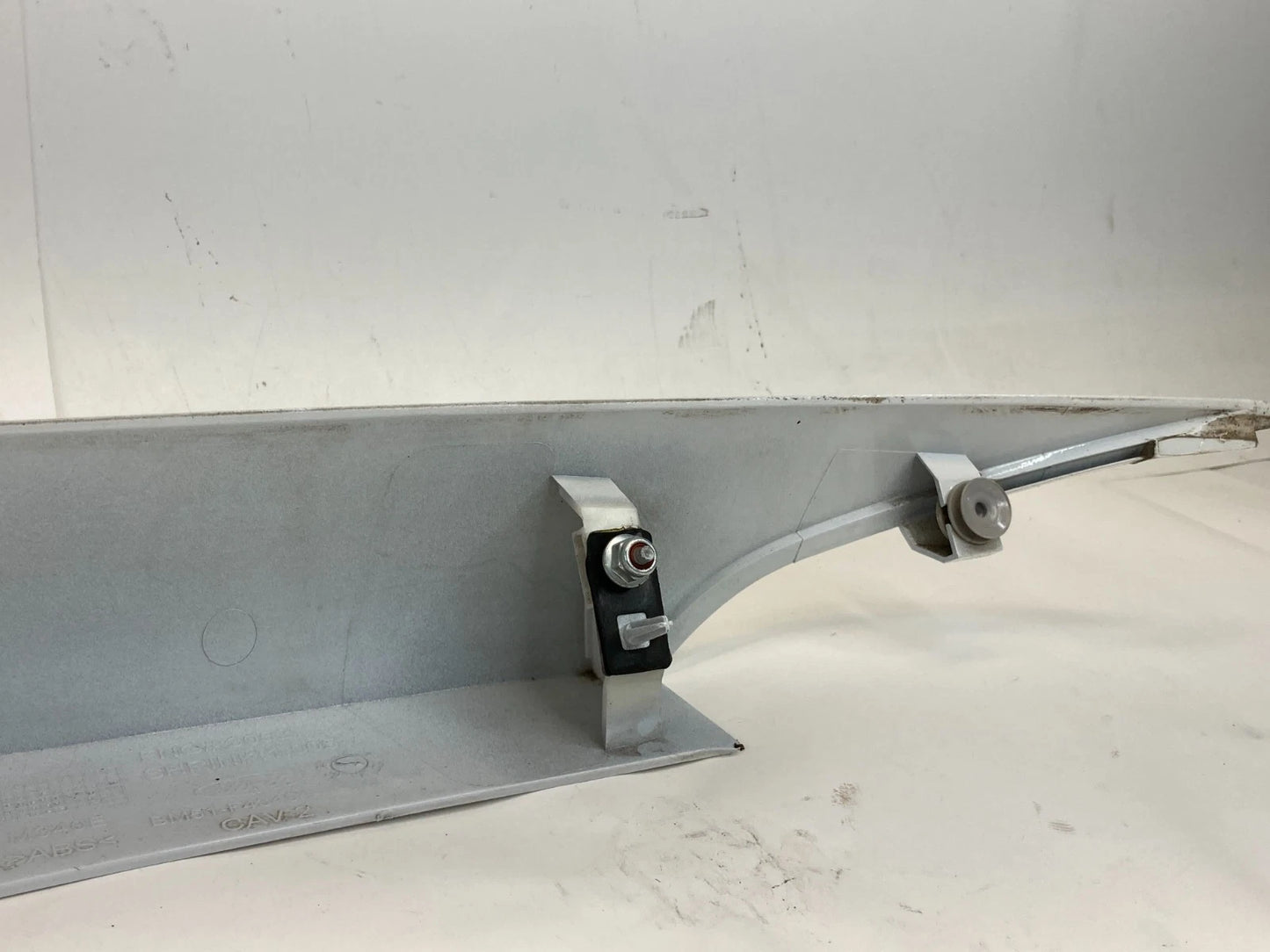 2012-2014 FORD FOCUS SEDAN DECK LID TRUNK MOLDING TRIM FINISH WHITE OEM