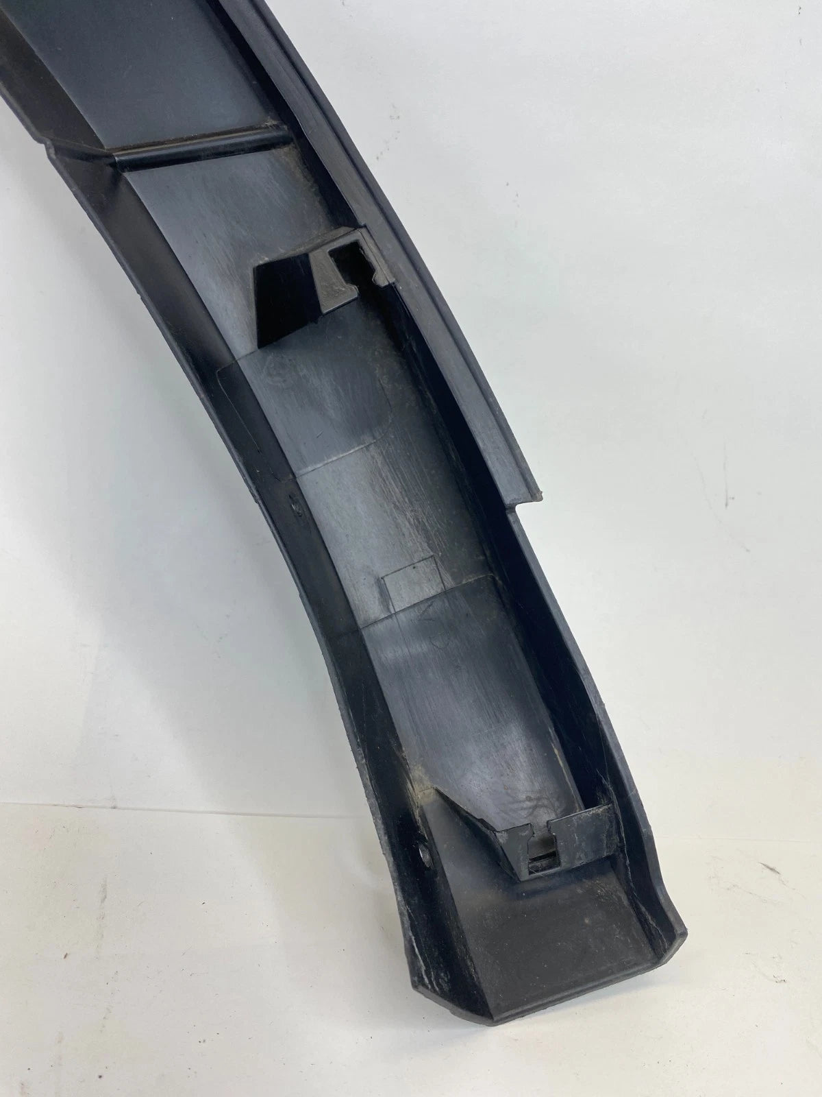 2013-2019 FORD INTERCEPTOR UTILITY REAR LEFT SIDE QUARTER WHEEL OPENING MOLDING