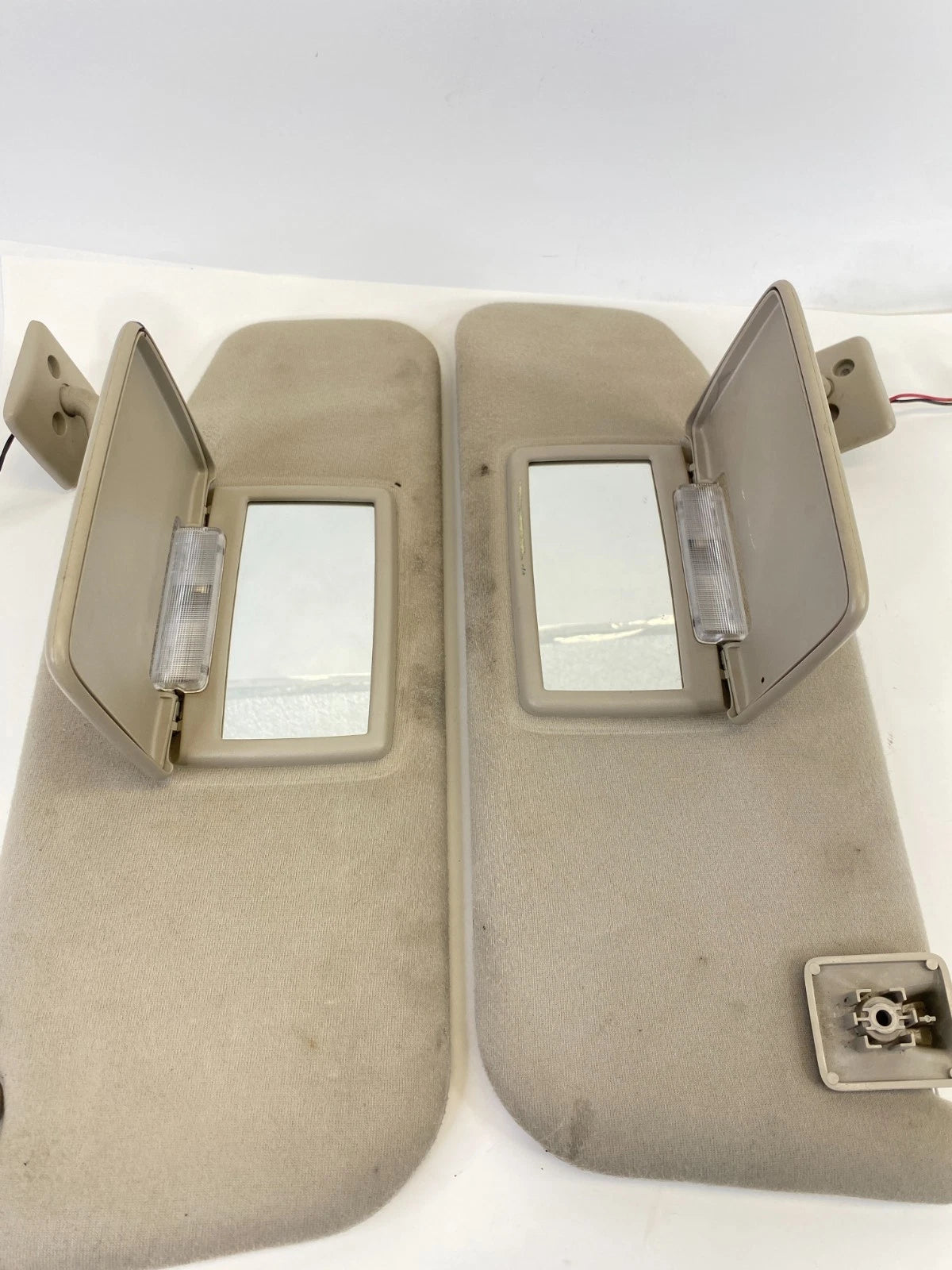 07-10 FORD EDGE FRONT LEFT RIGHT SUN VISOR SET GARAGE DOOR OPENER HOMELINK OEM