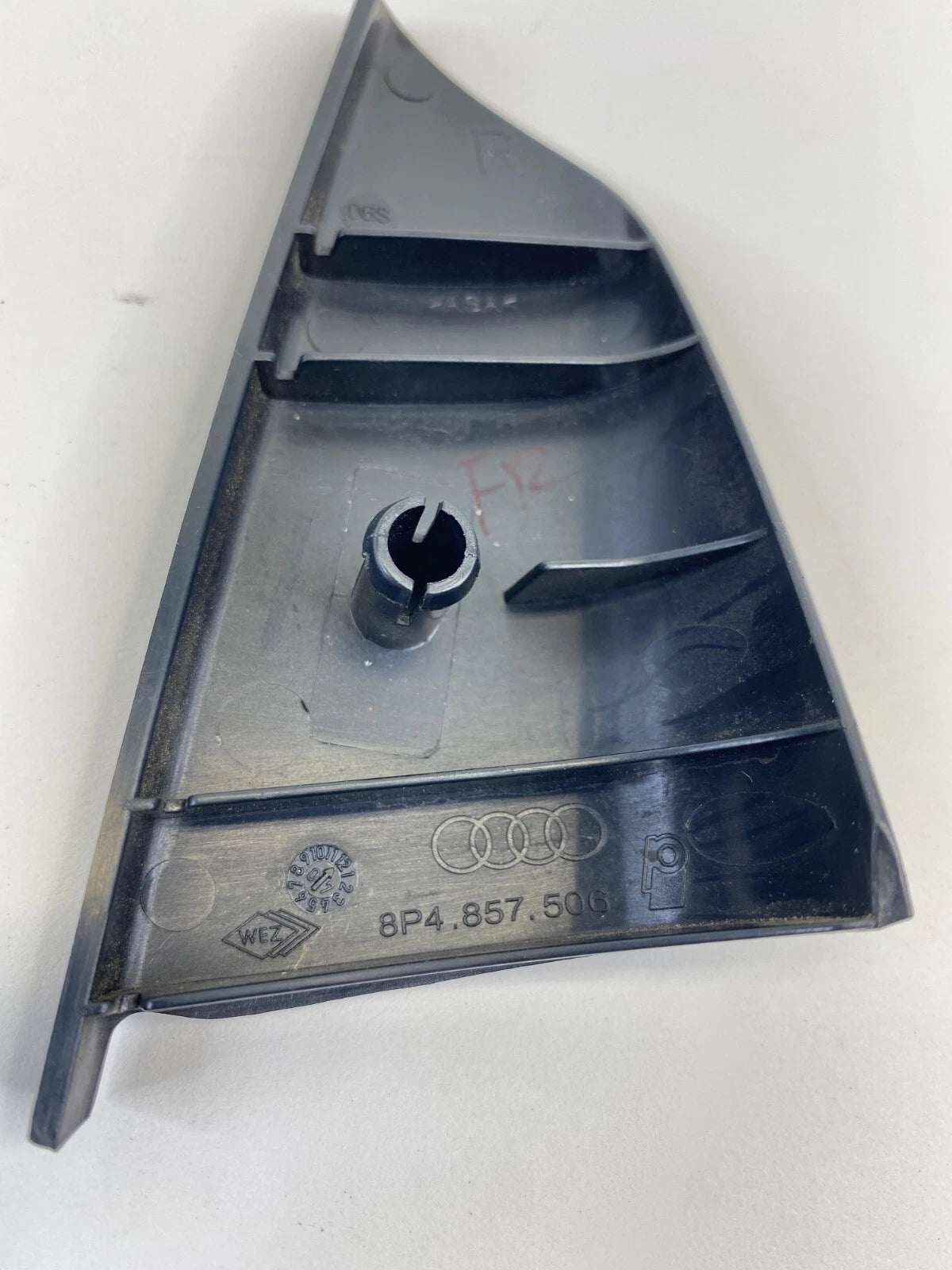 06-13 AUDI A3 FRONT RIGHT DOOR INTERIOR CORNER COVER TRIANGLE TRIM 8P4-857-506