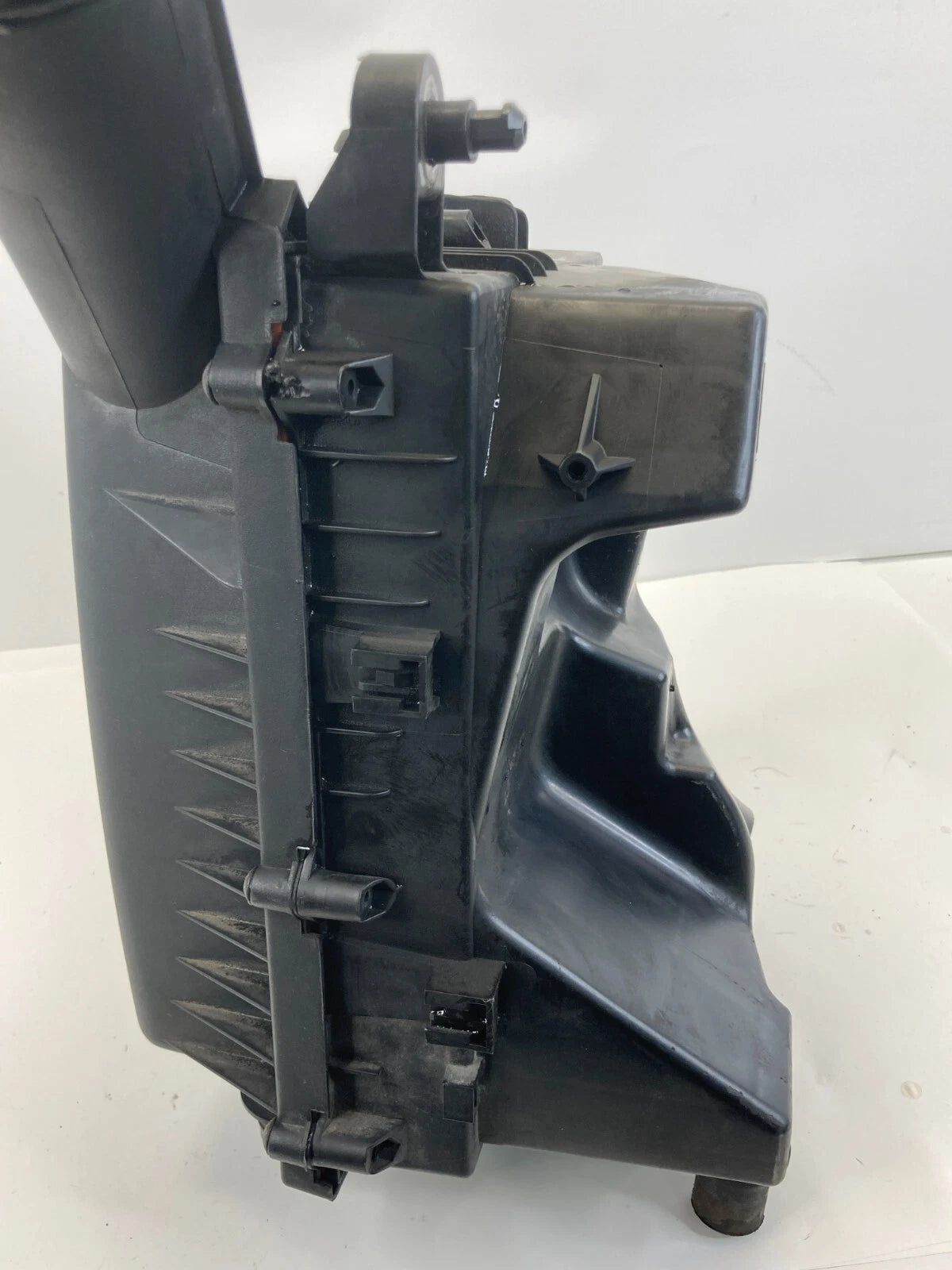 2003-2011 SAAB 9-3 2.0T SEDAN TURBO AIR CLEANER INTAKE HOSE DUCT OEM 55559779