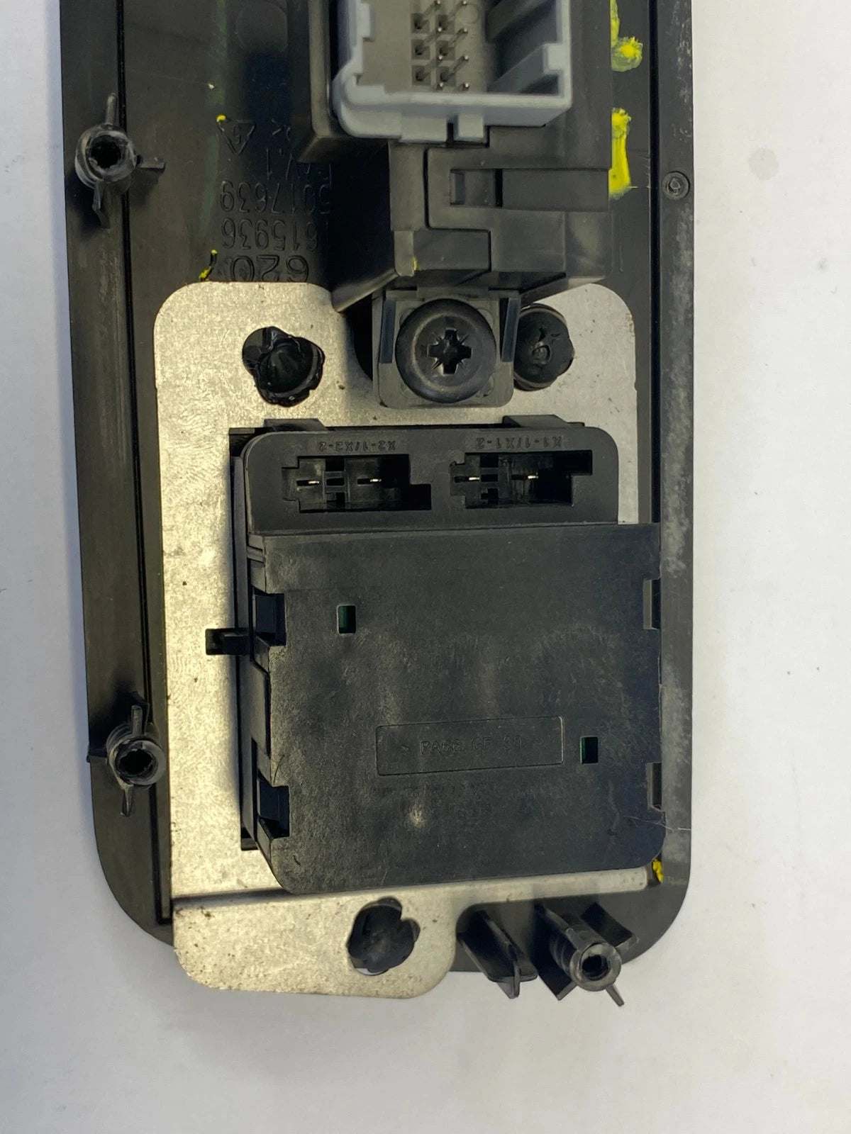 13-17 CHEVROLET TRAVERSE REAR CENTER CONSOLE 120V POWER PLUG RCA OUTLET 22864177