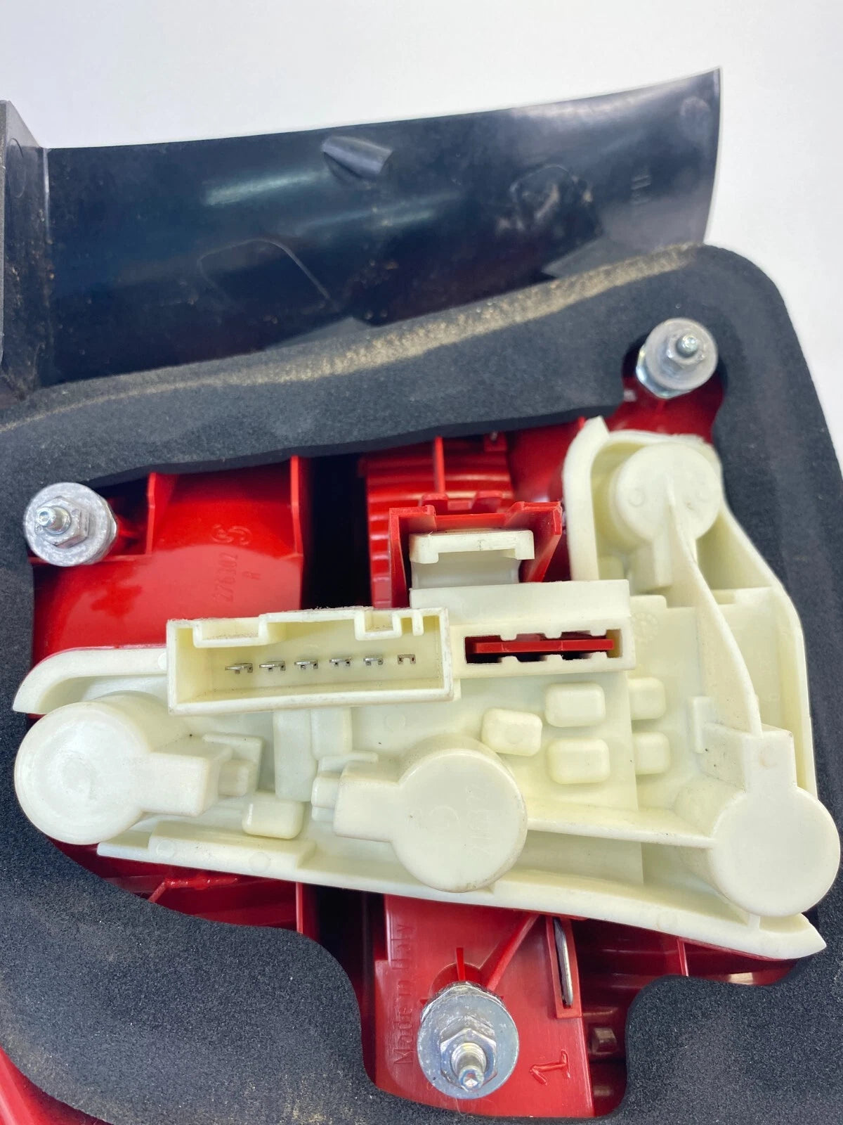 07 08 BMW 328I REAR RIGHT SIDE OUTER TAIL LIGHT TAILLIGHT TAIL LAMP I090028 OEM