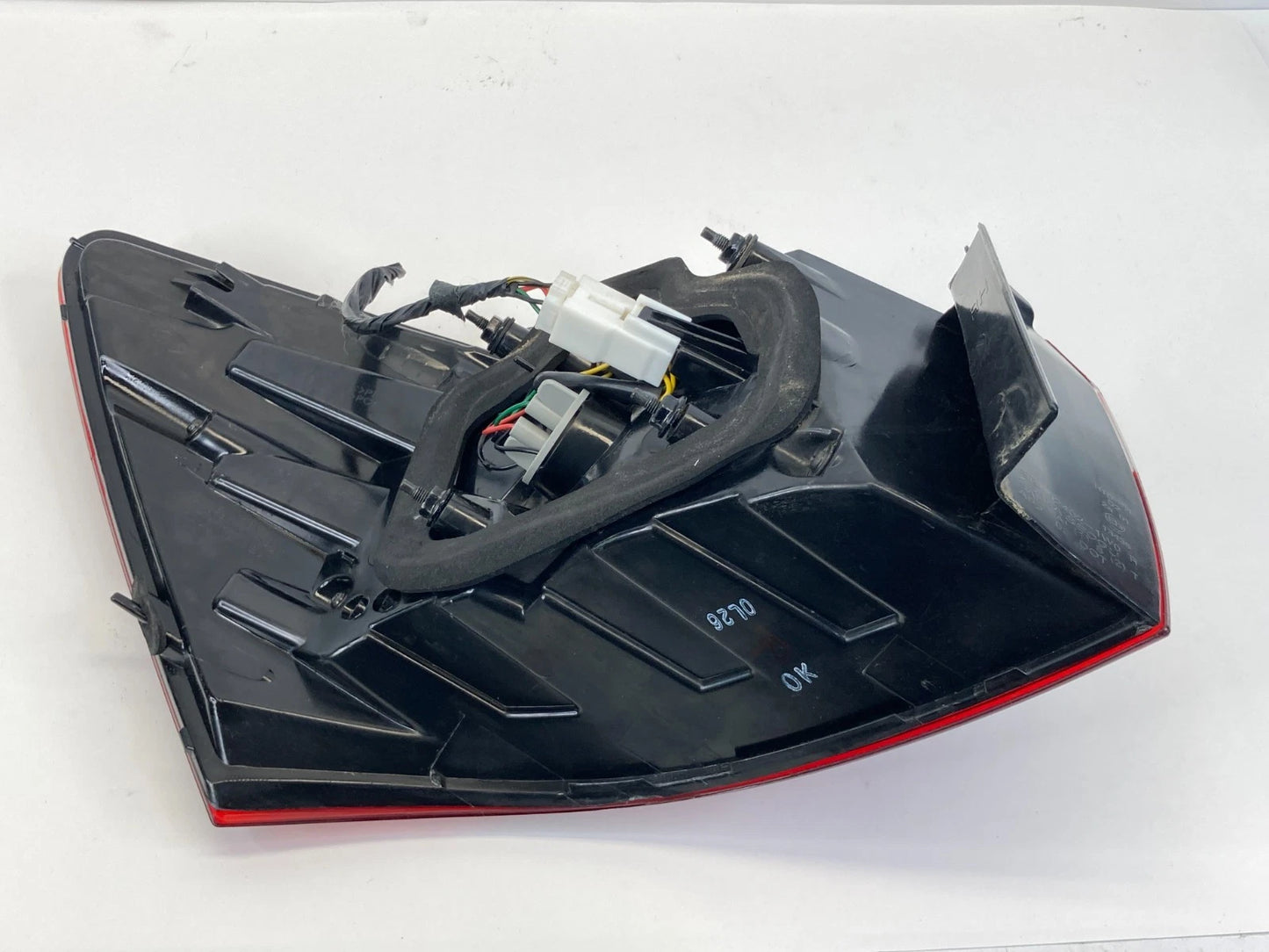 2012-2017 KIA RIO SEDAN REAR RIGHT PASSENGER OUTER TAILLIGHT LAMP 92402-1W0 OEM