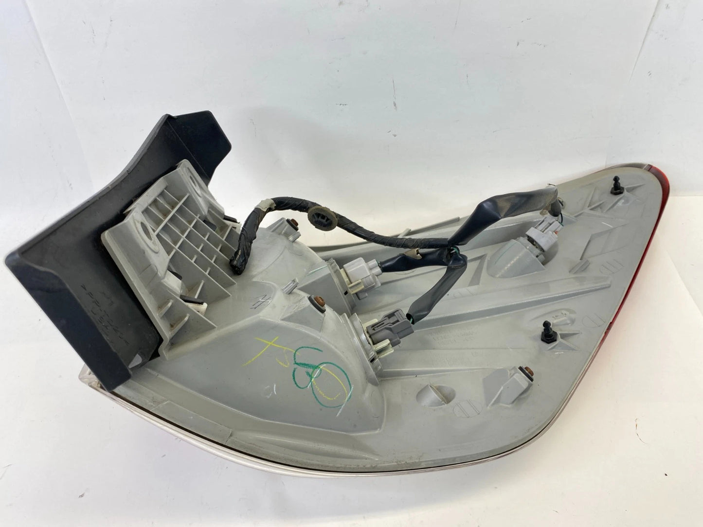 2013-2016 NISSAN PATHFINDER REAR LEFT DRIVER SIDE OUTER TAIL LIGHT ASSEMBLY OEM